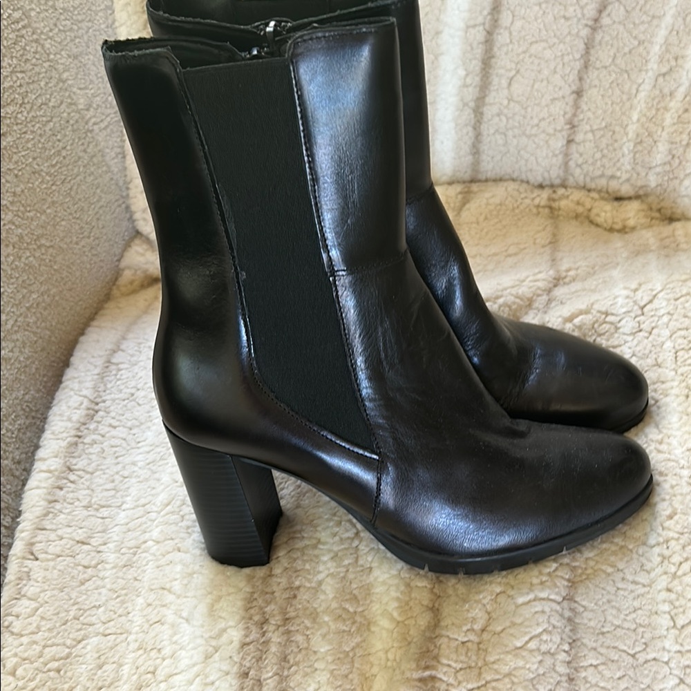 Rizzoli Black Heeled Boots Sleek Design